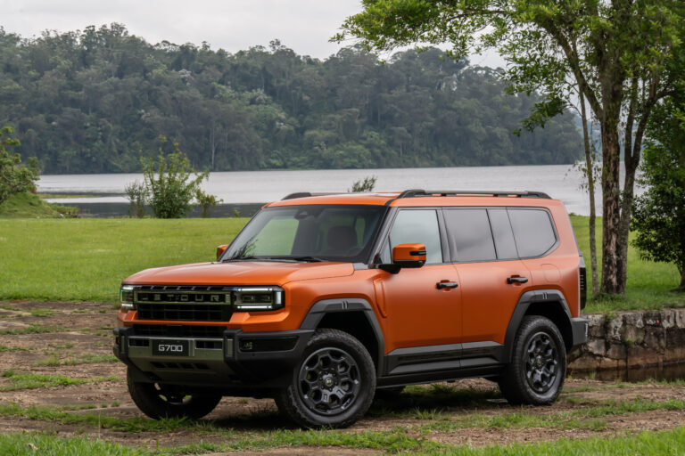 Jetour G700 na cor Laranja Veneer, SUV híbrido plug-in de 905 cv com mais de cinco metros de comprimento